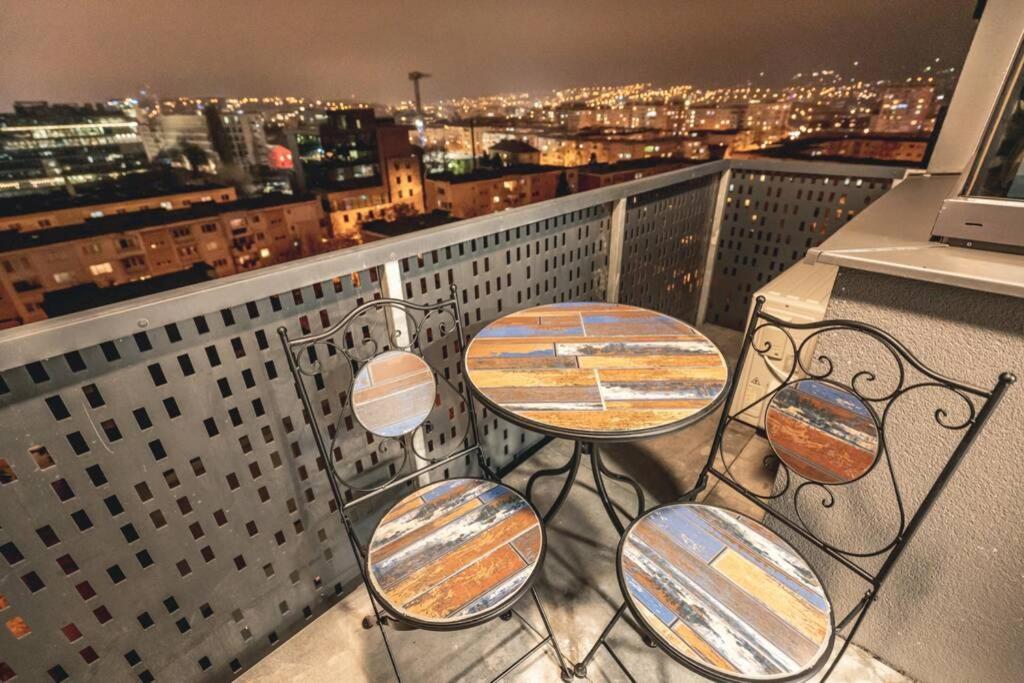 Апартаменты Briana Luxury Panoramic View Клуж-Напока Экстерьер фото